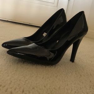 Patent leather black heels